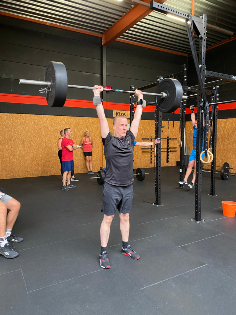 Anko traint in de CrossFit box, leven met dermatomyositis in de praktijk